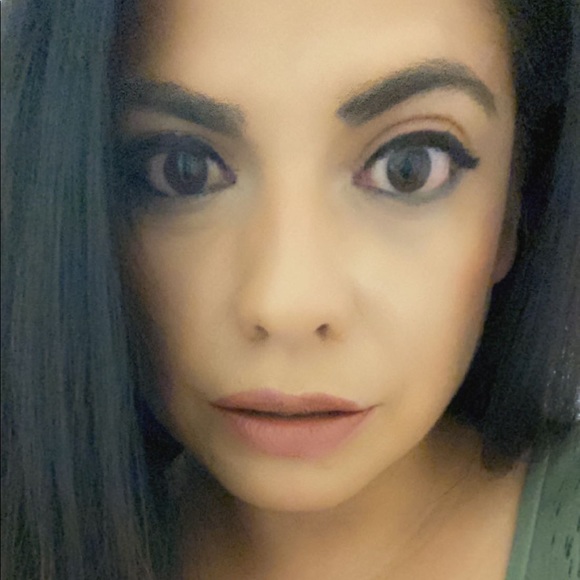 Meet your Posher, Stephanie - Picture 8 of 8